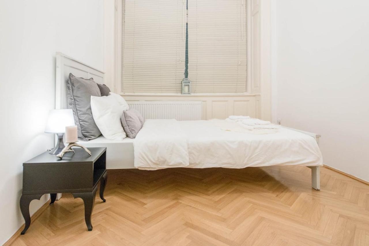 Bourgeois Elegance In The Heart Of Budapest Exterior foto
